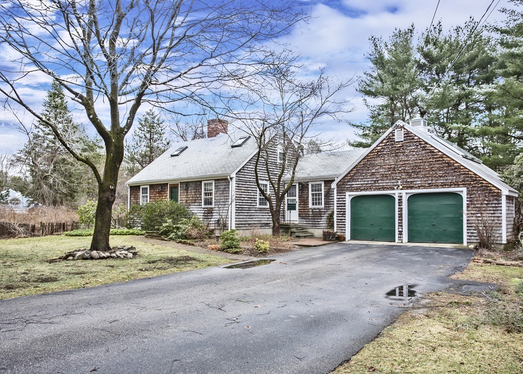 7 Meadowbrook Road Dover, MA 02030 - Photo 1 of 18 Gallery Image 1