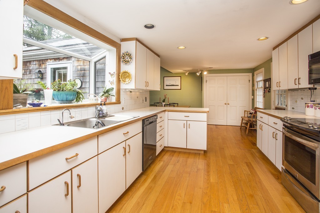 7 Meadowbrook Road Dover, MA 02030 - Photo 2 of 18 Gallery Image 2