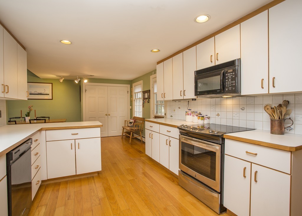 7 Meadowbrook Road Dover, MA 02030 - Photo 4 of 18 Gallery Image 4