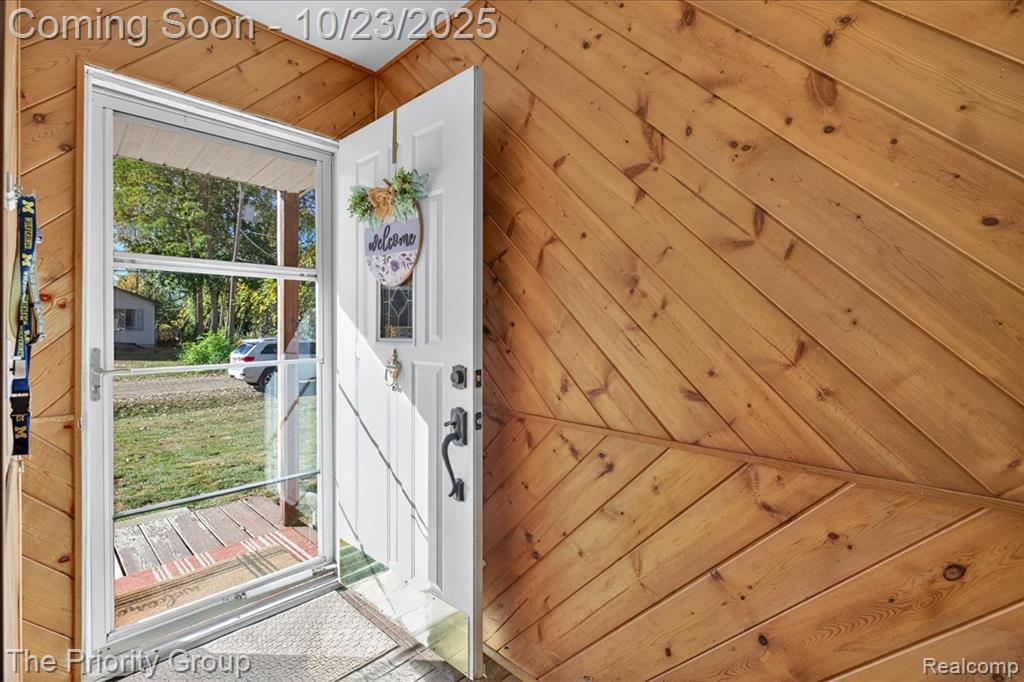 4700 Siebert Road Waterford, MI 48328 - Photo 3 of 42 Gallery Image 3