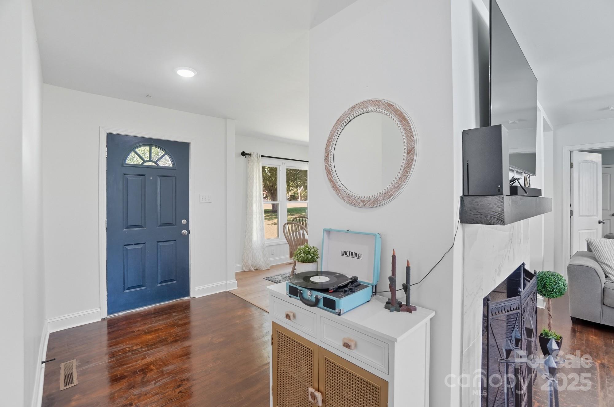 813 Bethlehem Road Kings Mountain, NC 28086 - Photo 13 of 39 a view of a kitchen cabinets and a stove