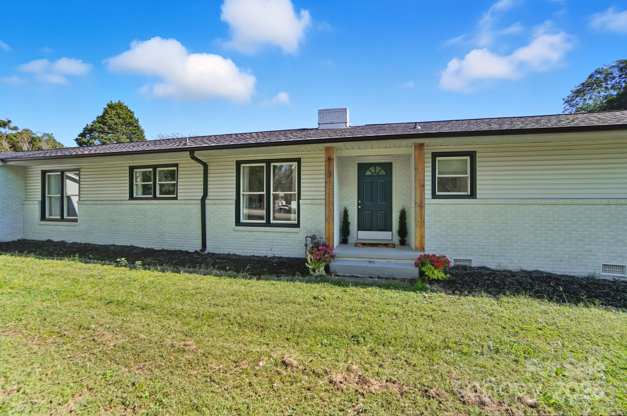 813 Bethlehem Road Kings Mountain, NC 28086 - Photo 2 of 39 front view of a house with a yard