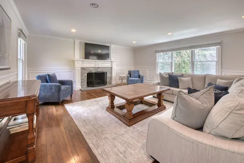 103 Warfield Way, Southampton, NY 11968