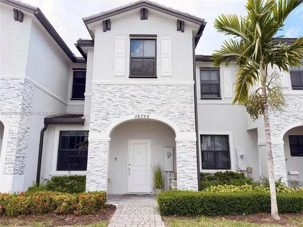 $2,300 | 28706 Southwest 132nd Court, Homestead, FL 33033