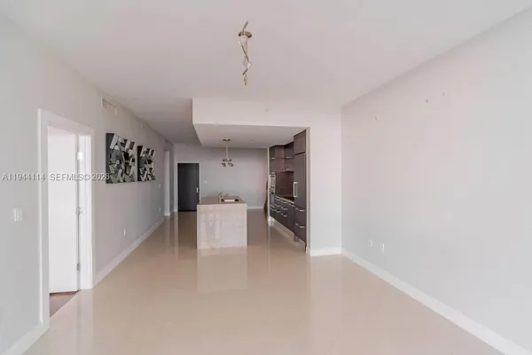 $4,000 | 900 Biscayne Boulevard, Unit 2705, Miami, FL 33132