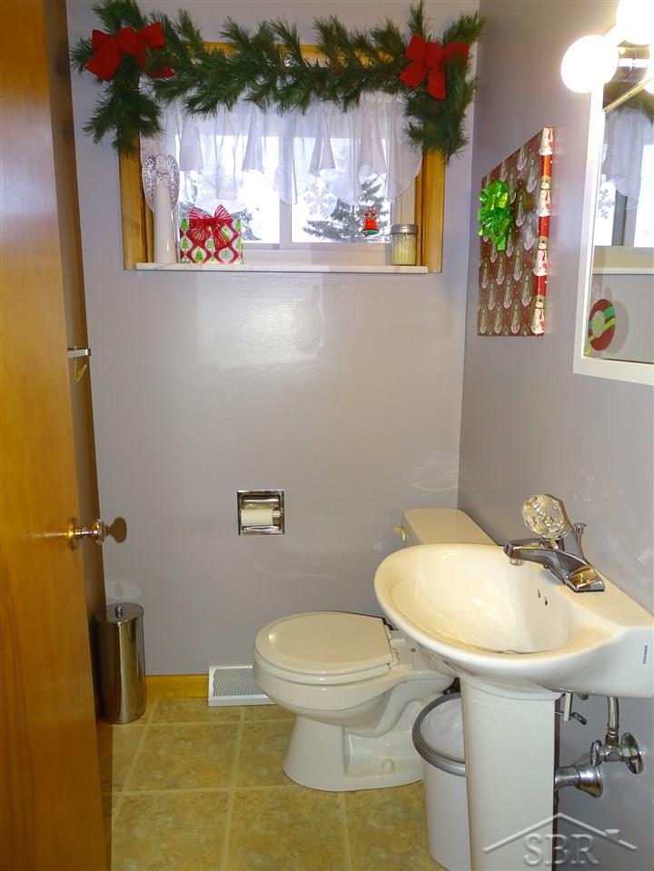 3221 Luther Road Saginaw, MI 48603 - Photo 6 of 20 Lavatory