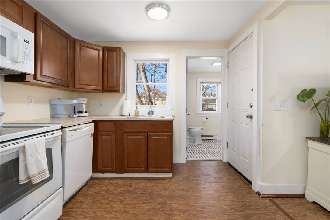 556 Washington Street Coventry, RI 02816 - Photo 4 of 34