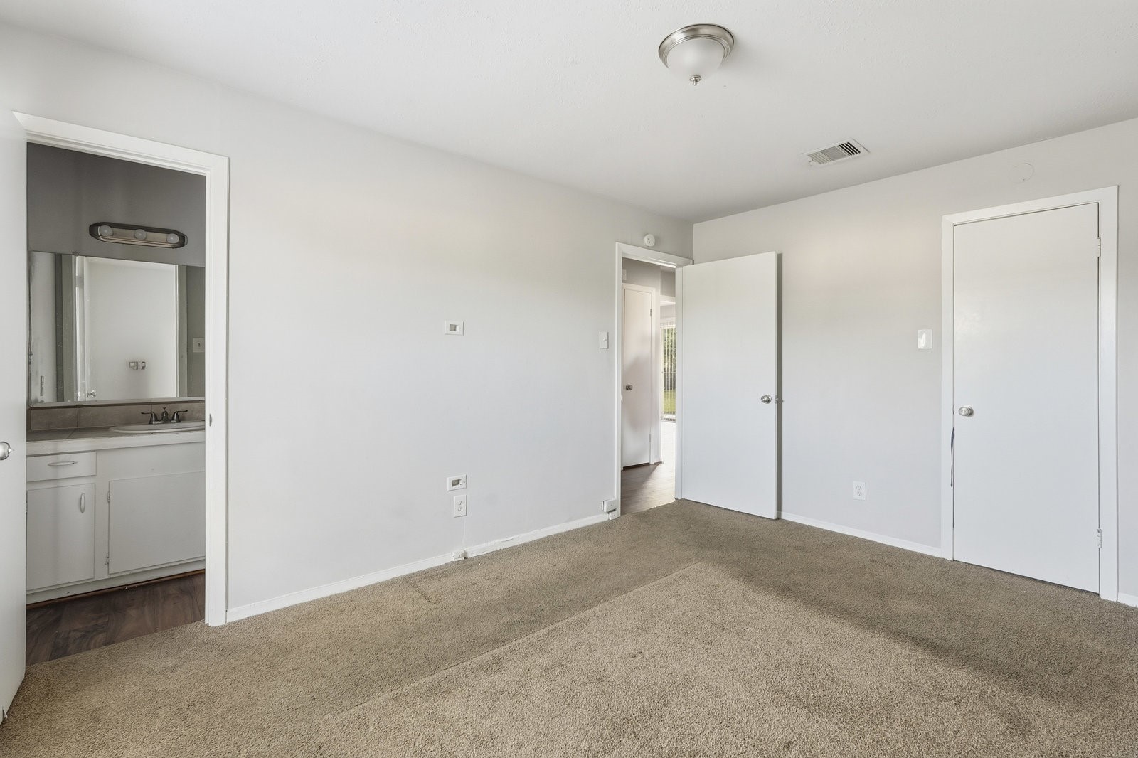 3427 Prudence Drive Houston, TX 77045 - Photo 21 of 25 a view of an empty room