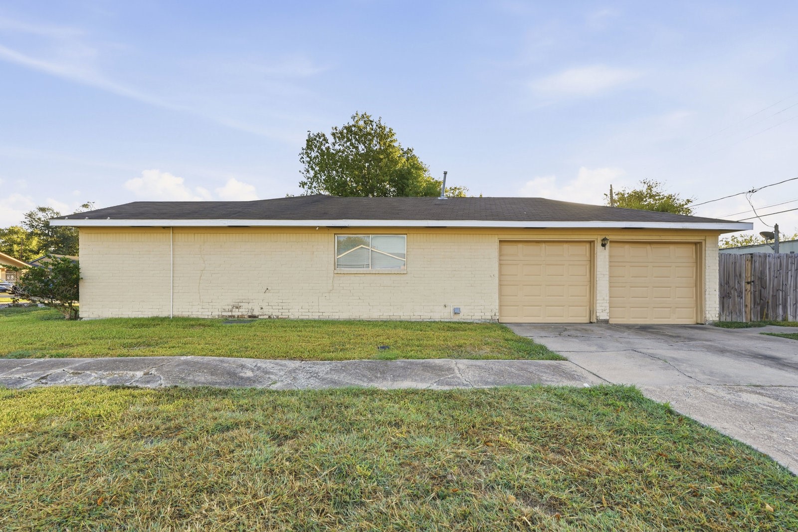 3427 Prudence Drive Houston, TX 77045 - Photo 24 of 25 a view of a backyard