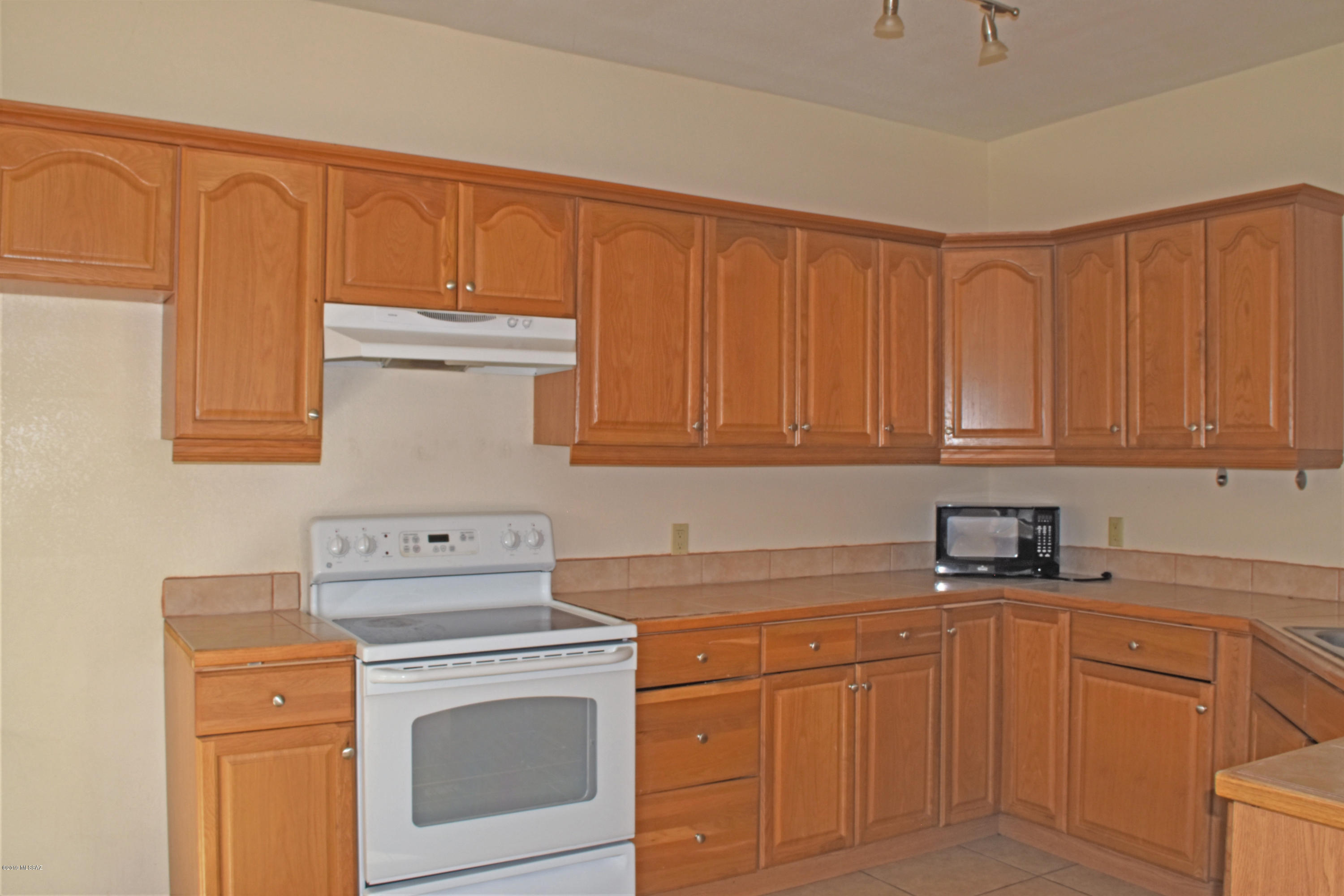 870 Chaleco Court Rio Rico, AZ 85648 - Photo 5 of 16