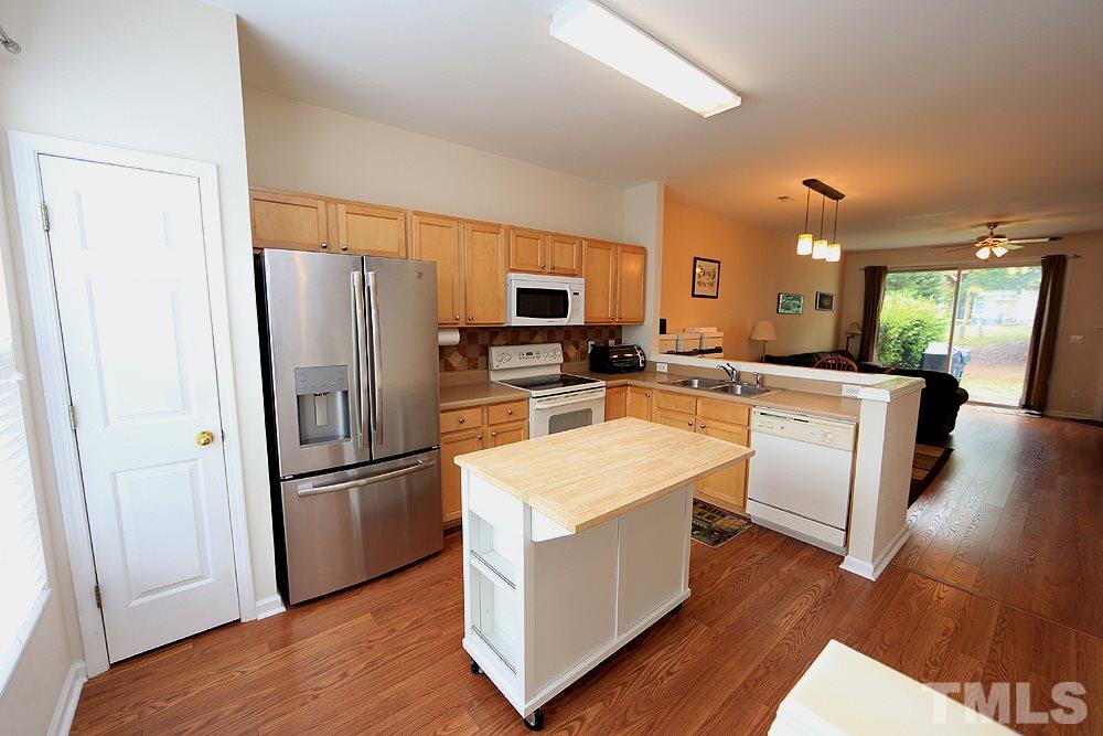 1710 Sorrell Brook Way Raleigh, NC 27609 - Photo 3 of 17