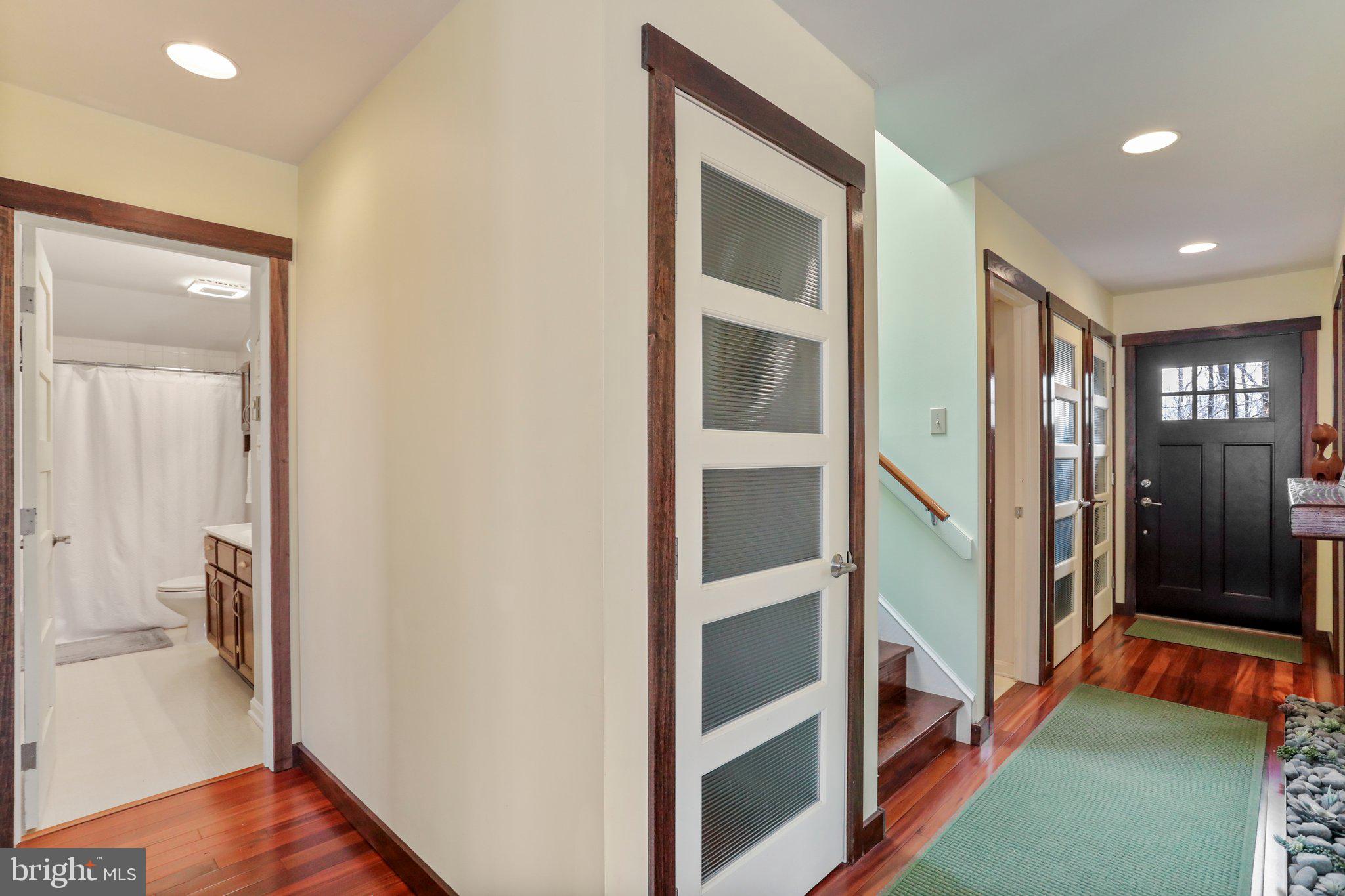 12941 Tower Road Thurmont, MD 21788 - Photo 13 of 61 Full bathroom off entrance hallway
