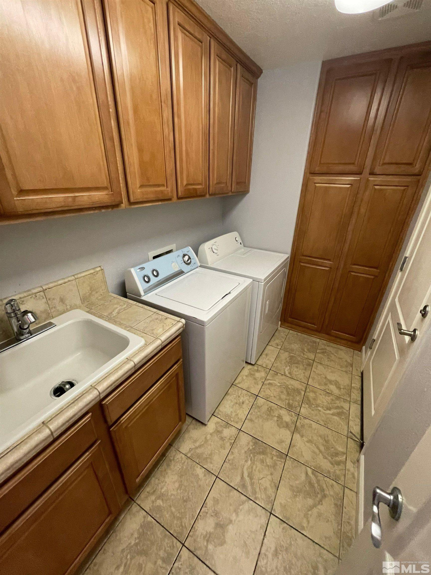 3660 Sienna Pointe Court Reno, NV 89512 - Photo 9 of 24 a utility room with dryer and washer