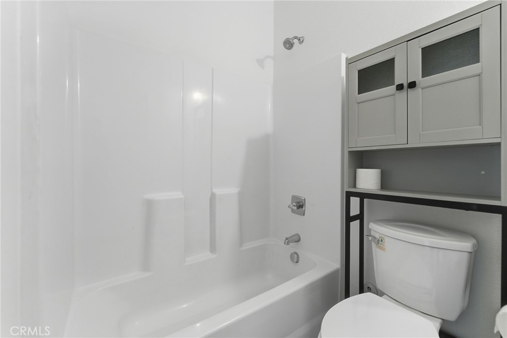 10710 Brookfield Drive Riverside, CA 92505 - Photo 23 of 32 a bathroom with a toilet and a bathtub