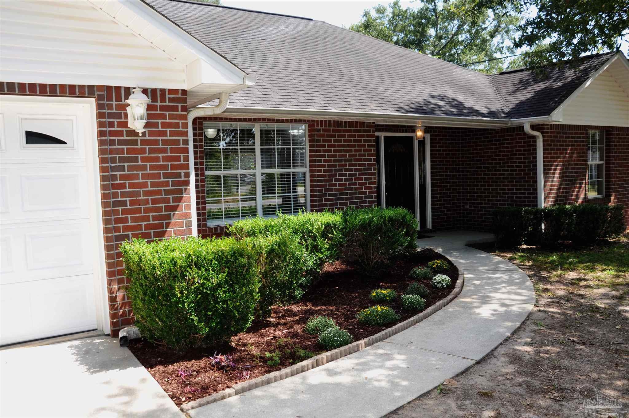 4204 Tanfield Road Milton, FL 32583 - Photo 4 of 35 Gallery Image 4