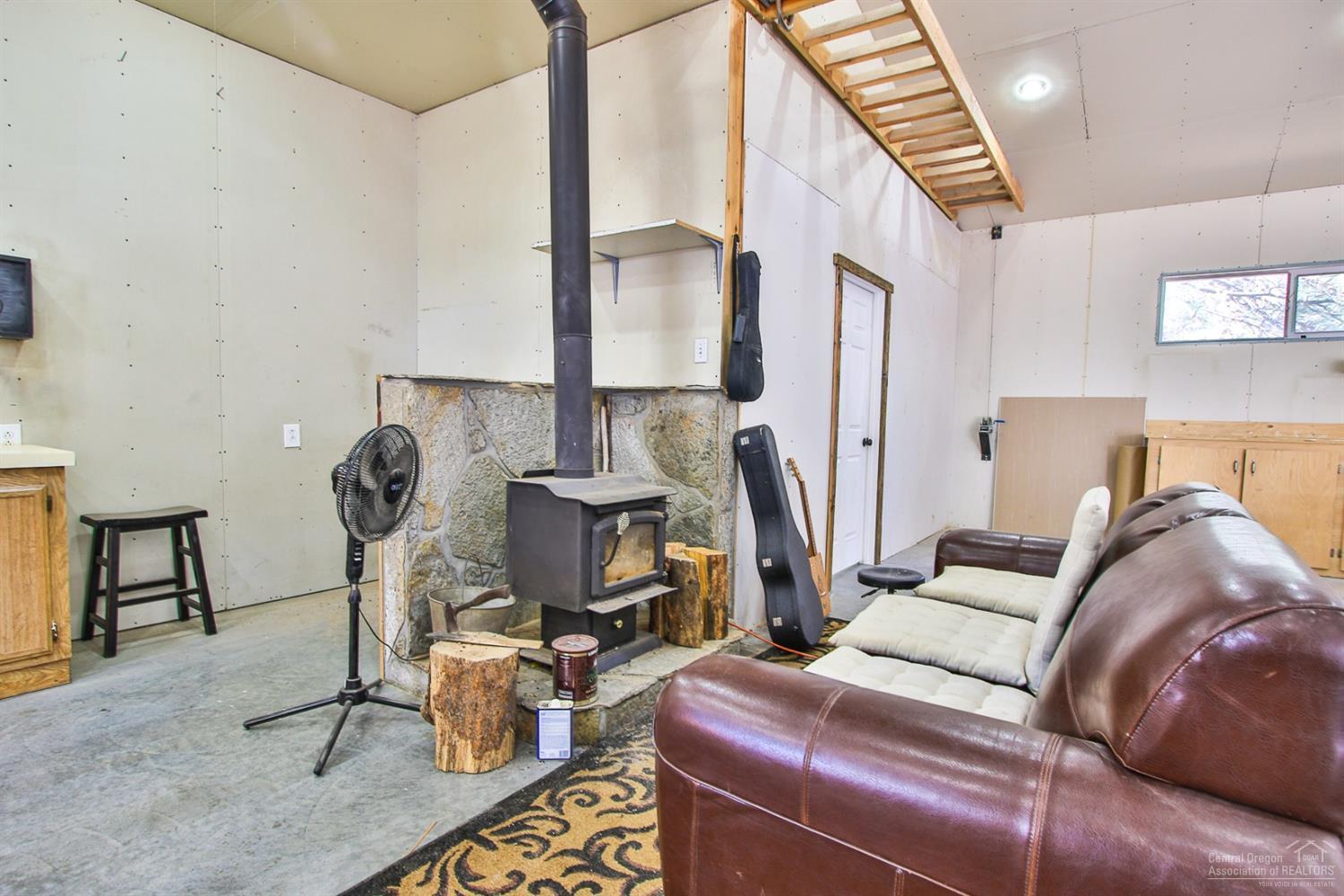 60198 Turquoise Road Bend, OR 97702 - Photo 22 of 25 Gallery Image 22