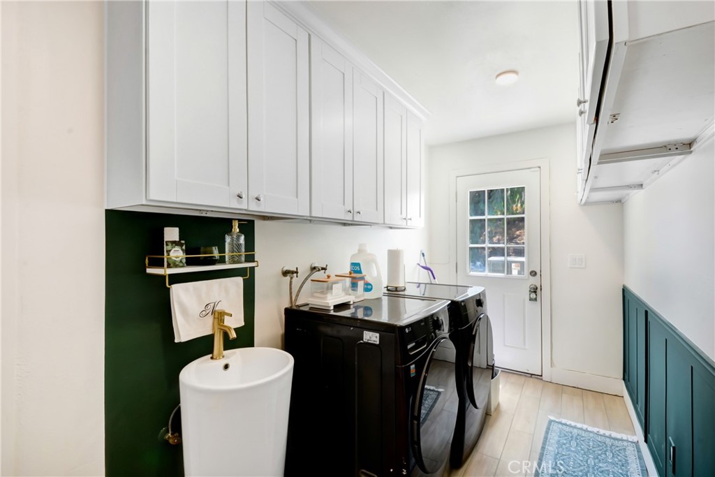 17295 Ridge Canyon Drive Riverside, CA 92506 - Photo 19 of 53 Laundry Room