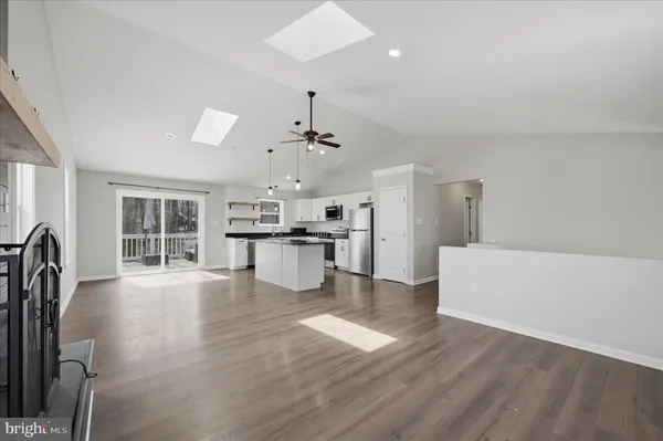 $345,000 | 1220 Lakeview Drive, Cross Junction, VA 22625