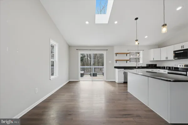 $345,000 | 1220 Lakeview Drive, Cross Junction, VA 22625