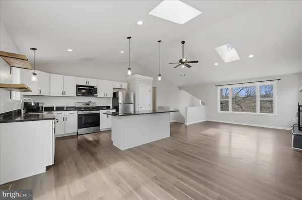 $345,000 | 1220 Lakeview Drive, Cross Junction, VA 22625