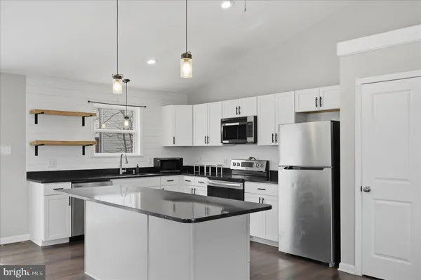 $345,000 | 1220 Lakeview Drive, Cross Junction, VA 22625