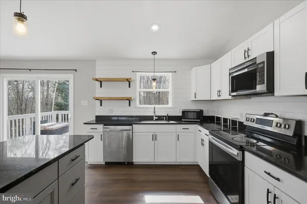 $345,000 | 1220 Lakeview Drive, Cross Junction, VA 22625