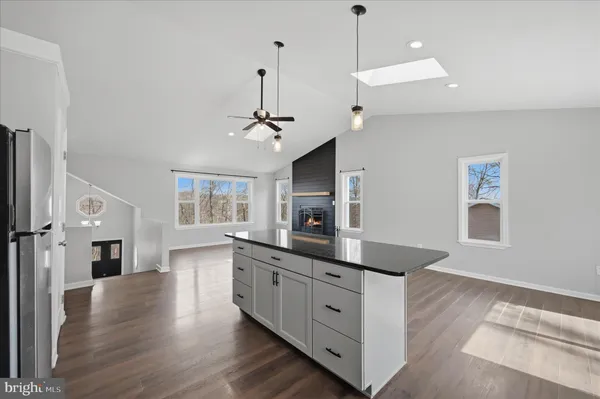 $345,000 | 1220 Lakeview Drive, Cross Junction, VA 22625