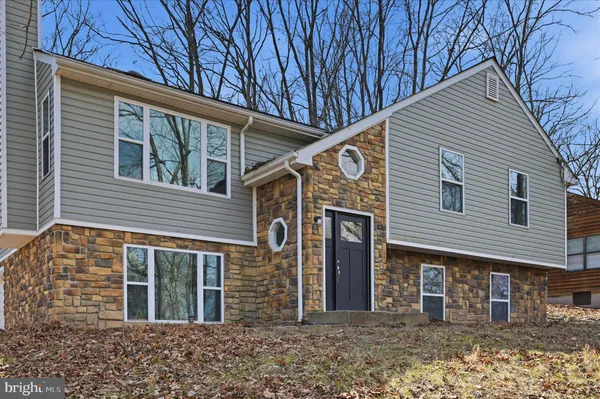 $345,000 | 1220 Lakeview Drive, Cross Junction, VA 22625