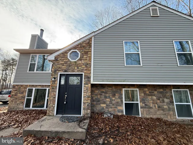 $359,000 | 1220 Lakeview Drive, Cross Junction, VA 22625