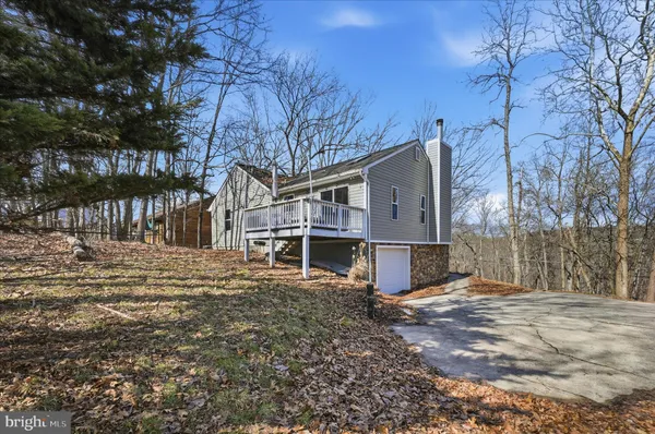 $345,000 | 1220 Lakeview Drive, Cross Junction, VA 22625