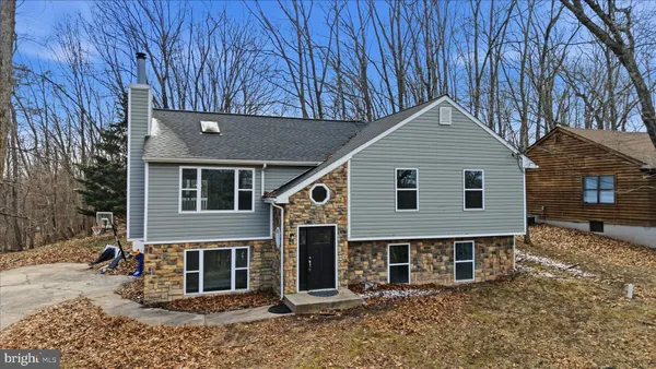 $345,000 | 1220 Lakeview Drive, Cross Junction, VA 22625