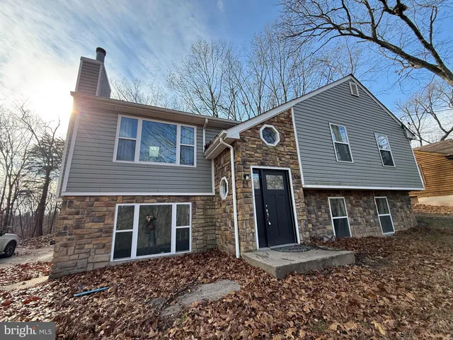 $359,000 | 1220 Lakeview Drive, Cross Junction, VA 22625