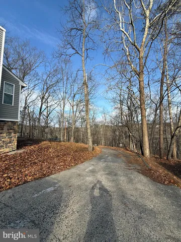 $359,000 | 1220 Lakeview Drive, Cross Junction, VA 22625