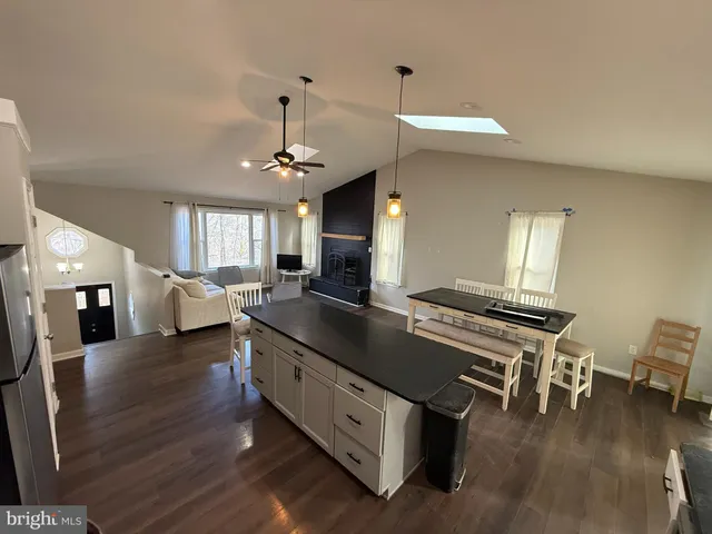 $359,000 | 1220 Lakeview Drive, Cross Junction, VA 22625