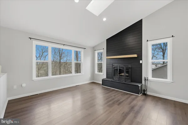 $345,000 | 1220 Lakeview Drive, Cross Junction, VA 22625