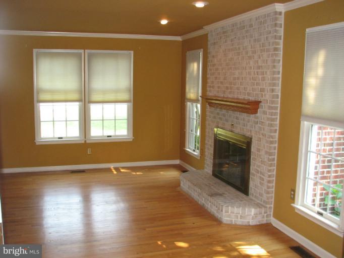 8101 Laurel Ridge Road Frederick, MD 21702 - Photo 7 of 30 Living Room