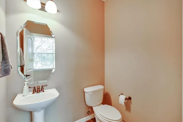 $529,900 | 3912 Amberwood Drive, Addison, TX 75001