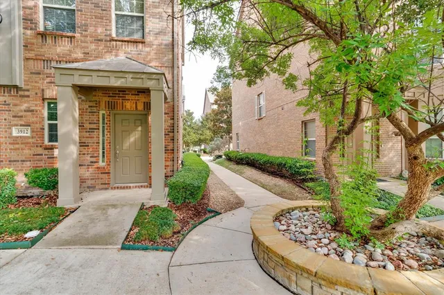 $529,900 | 3912 Amberwood Drive, Addison, TX 75001