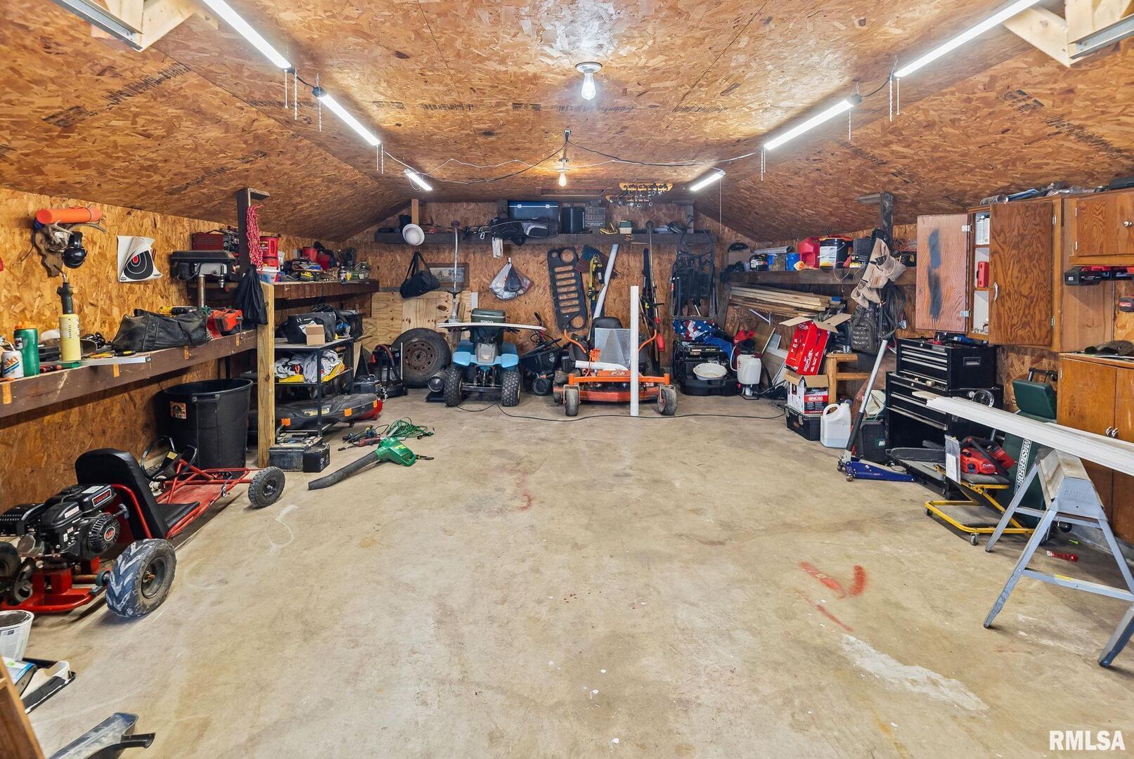 7302 Hoffman Road Centralia, IL 62801 - Photo 6 of 39 a view of a room with gym equipment