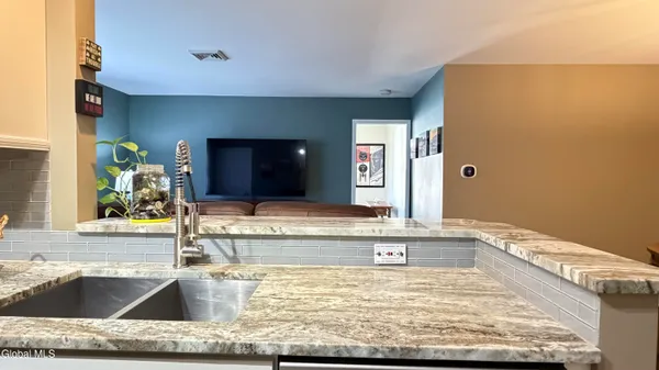 $287,500 | 407 Mallards Pond Lane, Guilderland, NY 12303