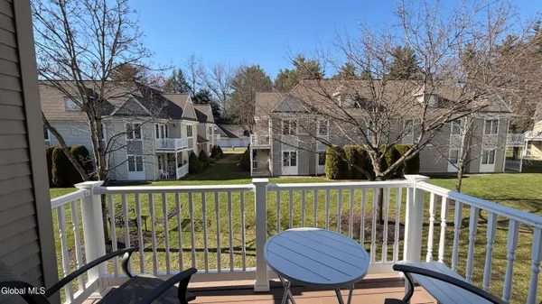 $287,500 | 407 Mallards Pond Lane, Guilderland, NY 12303