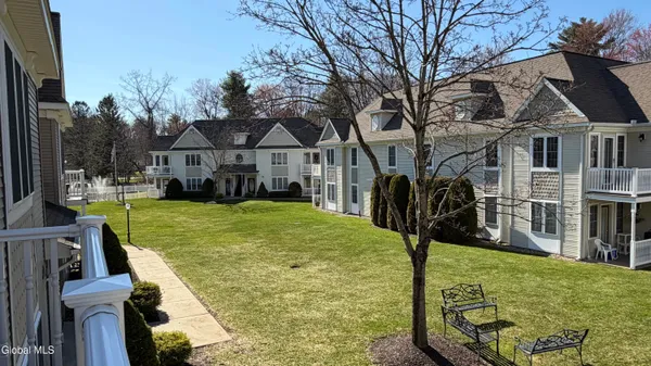 $287,500 | 407 Mallards Pond Lane, Guilderland, NY 12303