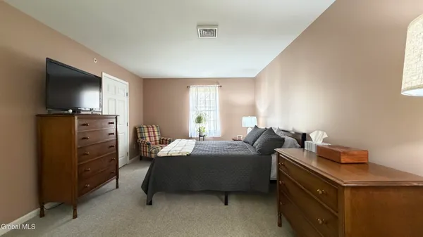 $287,500 | 407 Mallards Pond Lane, Guilderland, NY 12303