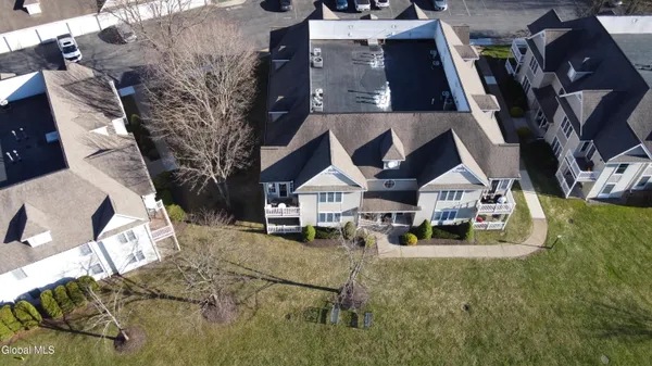 $287,500 | 407 Mallards Pond Lane, Guilderland, NY 12303