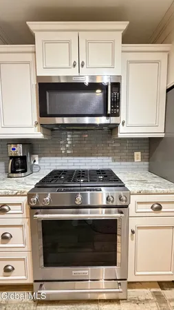 $287,500 | 407 Mallards Pond Lane, Guilderland, NY 12303
