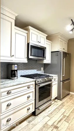 $287,500 | 407 Mallards Pond Lane, Guilderland, NY 12303