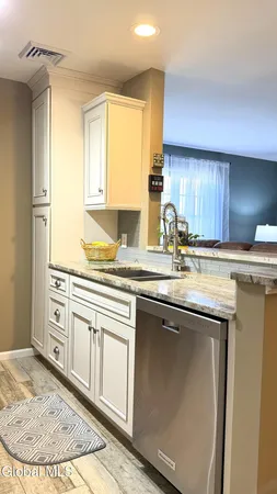 $287,500 | 407 Mallards Pond Lane, Guilderland, NY 12303