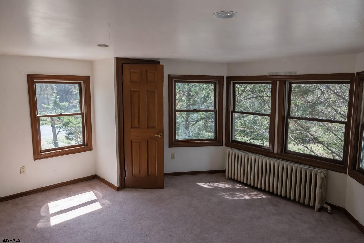 639 Chestnut Neck Road Port Republic, NJ 08241 - Photo 19 of 26 an empty room with windows