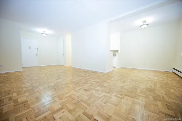 $3,300 | 5 Schenck Avenue, Unit 1N, Great Neck, NY 11021