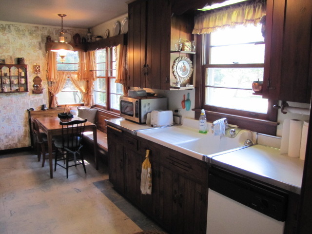 18404 Perth Avenue Homewood, IL 60430 - Photo 8 of 25